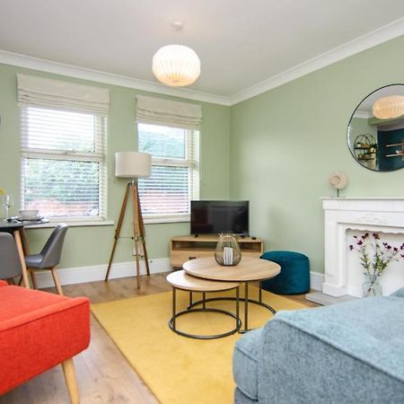 Cosy Lichfield Apartment Bagian luar foto
