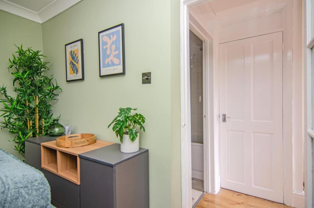Cosy Lichfield Apartment Bagian luar foto