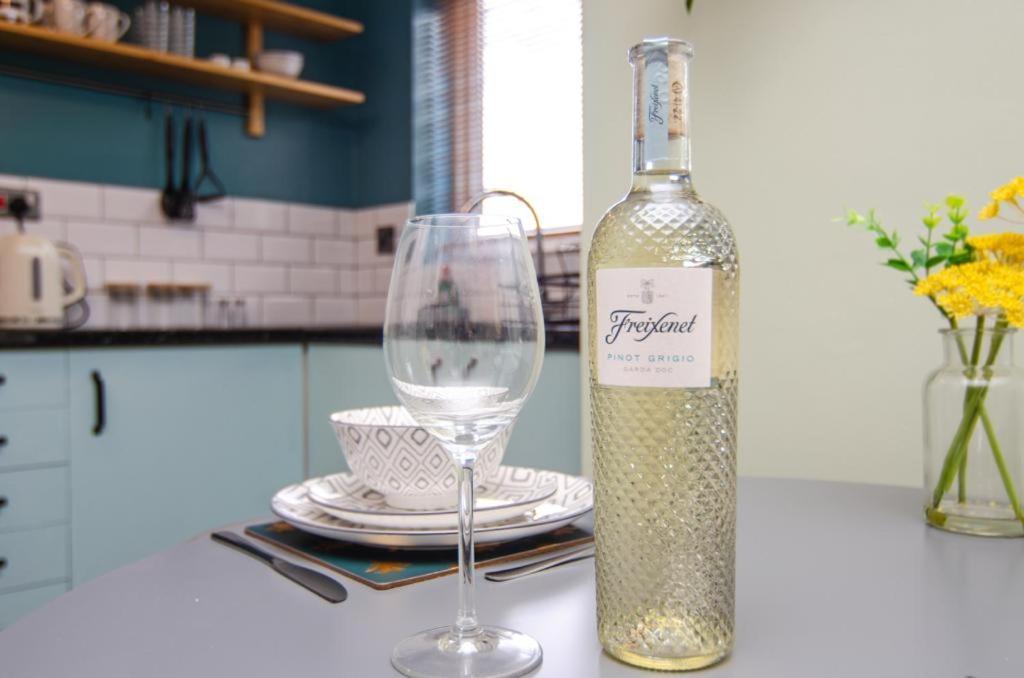 Cosy Lichfield Apartment Bagian luar foto