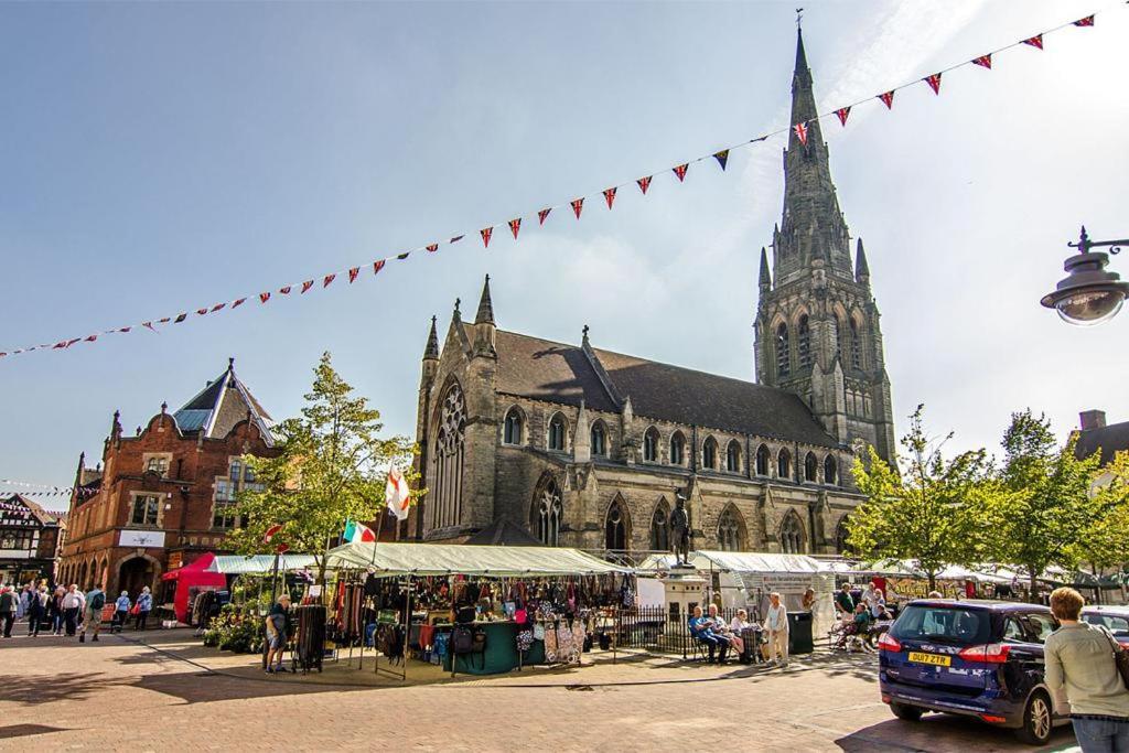 Cosy Lichfield Apartment Bagian luar foto