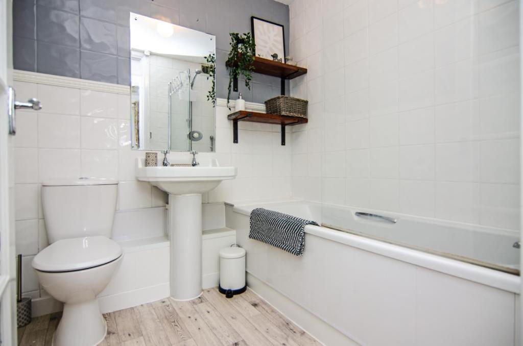 Cosy Lichfield Apartment Bagian luar foto