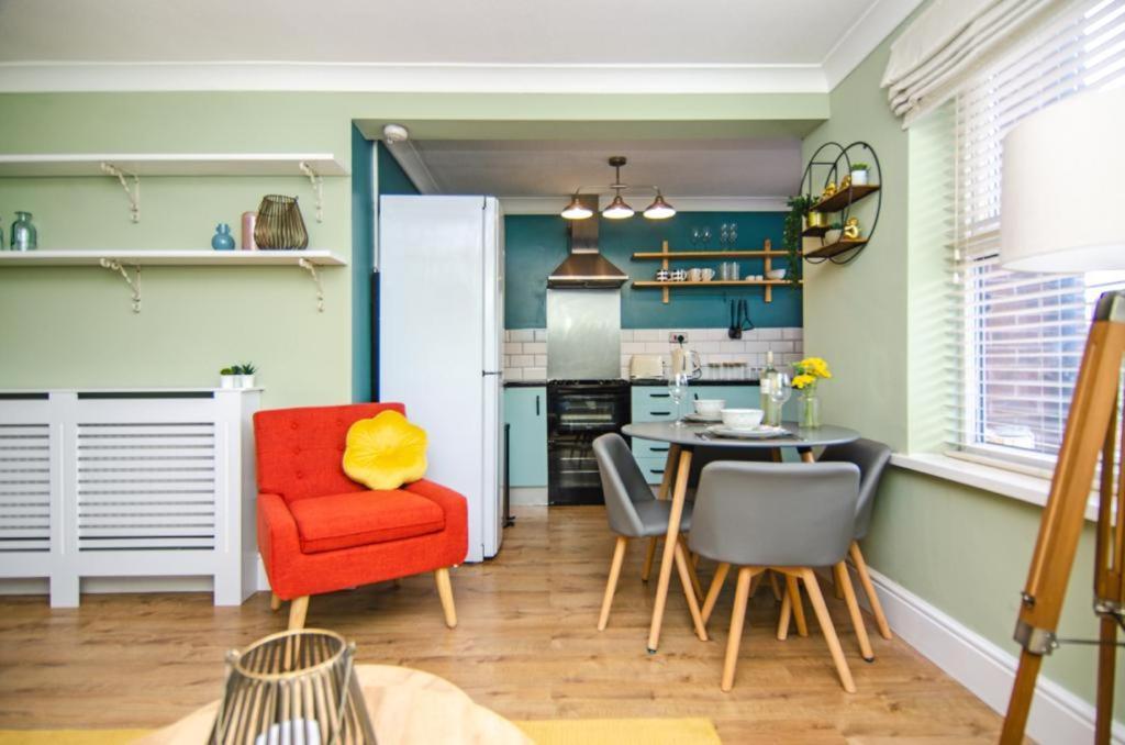 Cosy Lichfield Apartment Bagian luar foto