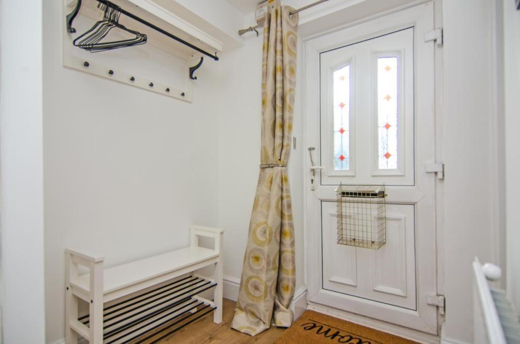 Cosy Lichfield Apartment Bagian luar foto
