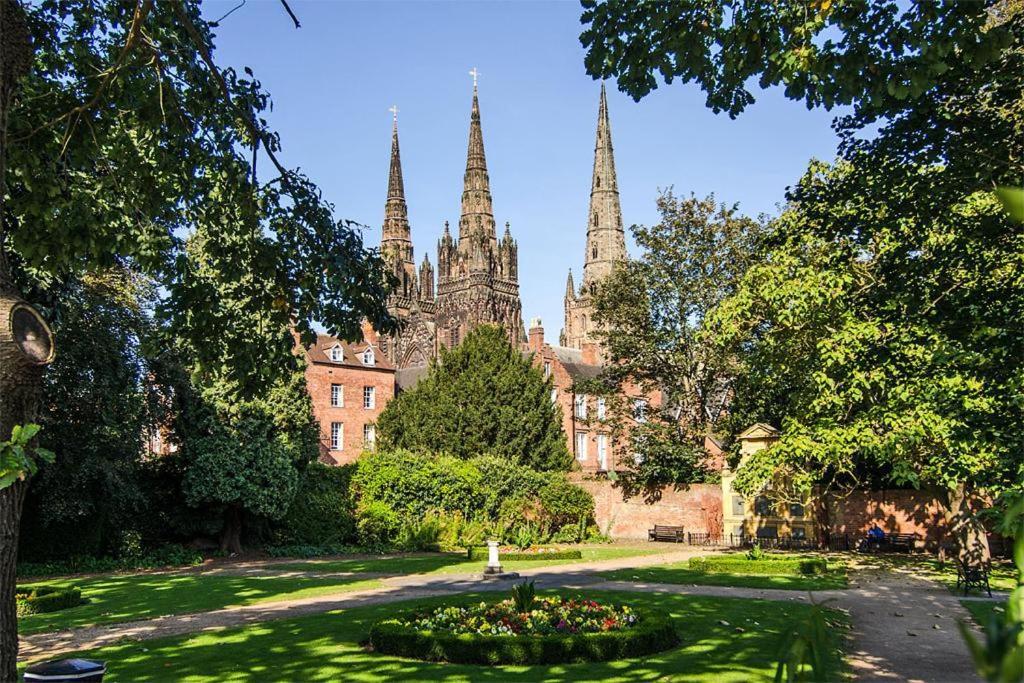Cosy Lichfield Apartment Bagian luar foto